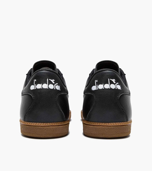 Kit Elite Terrace: Giacca Weekend Offender + Diadora Trainer