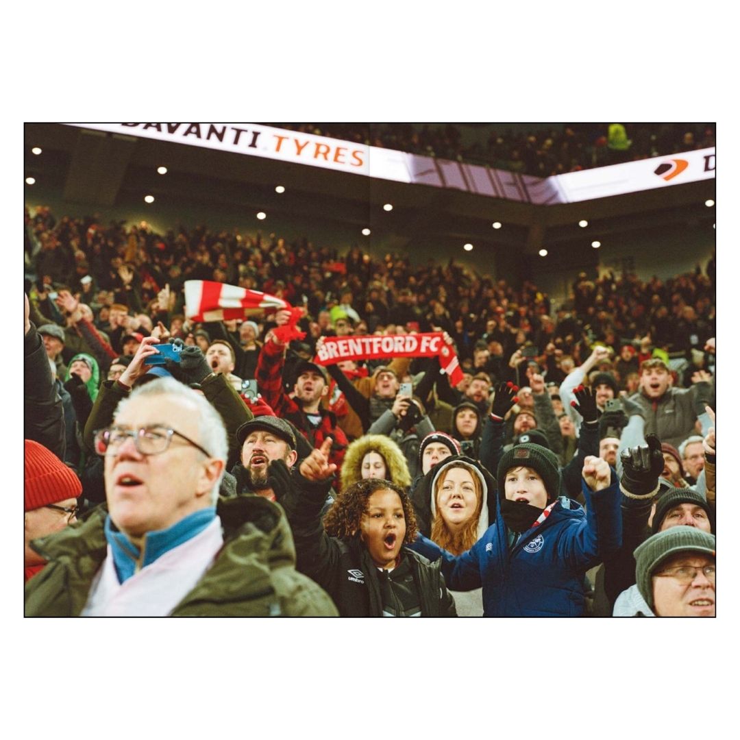 Away Days – Brentford FC Photo Zine di Adam Rosenbaum