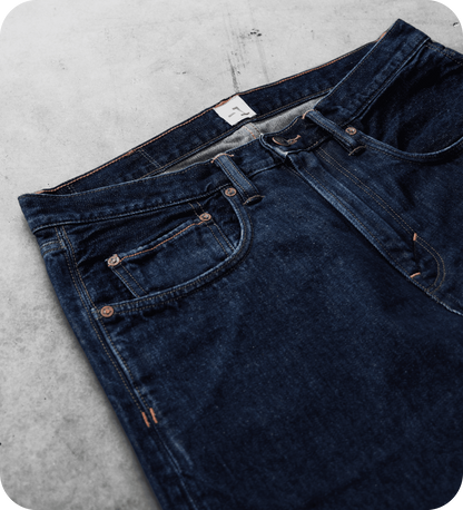 Tasche anteriori, taschino portamonete e rivetti dei jeans -1 Nordic Denim blu scuro