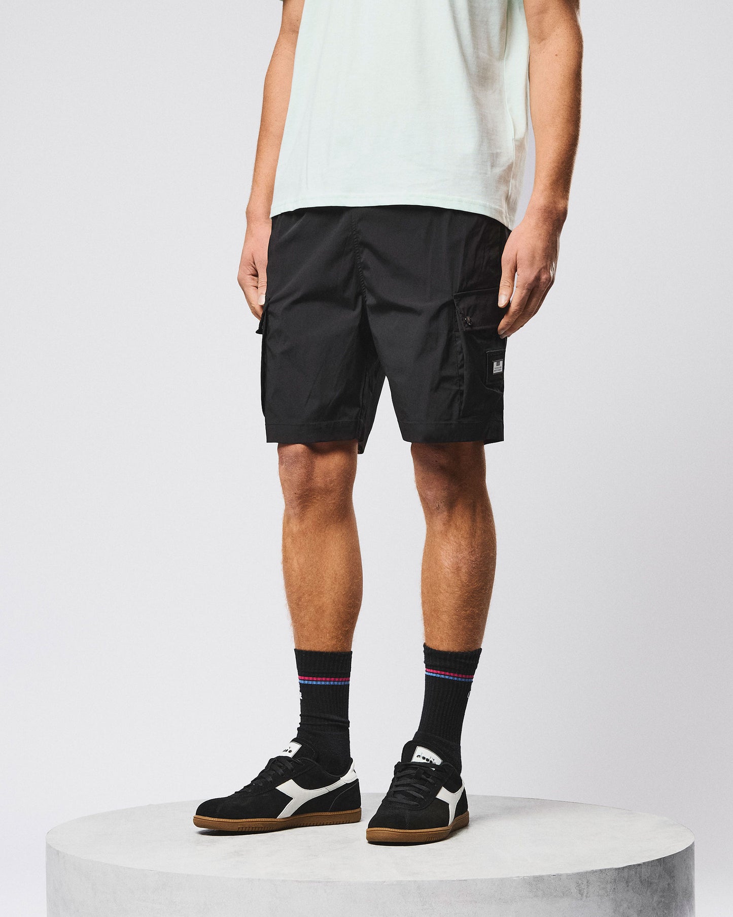 Weekend Offender Baraki Cargo Shorts Neri – Tessuto Tecnico